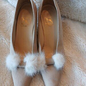 REED EVINS SUEDE POINTED-TOE HEELS WIT POM-POMS - SIZE 7